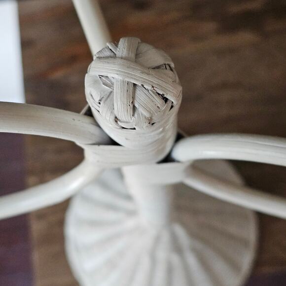 Vintage White Wicker and Rattan MCM Boho Guest / Hand Towel Rack 1970s - Picture 5 of 5